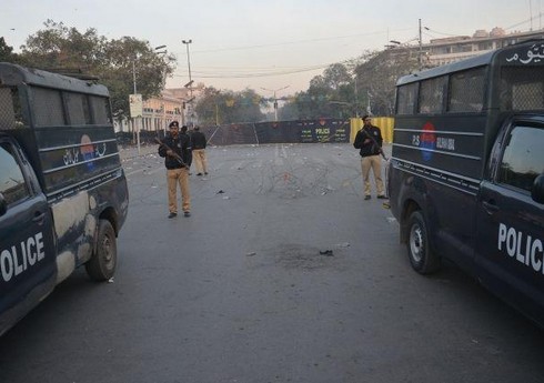 Pakistanda neft zavoduna hücum olub, ölən və yaralananlar var