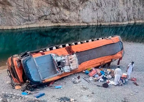 Pakistanda sərnişin avtobusu qəzaya uğrayıb, 17 nəfər ölüb, 41 nəfər yaralanıb