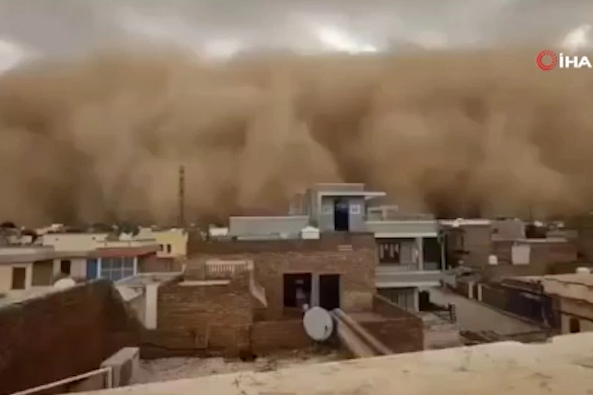 Pakistanı qum fırtınası vurdu: 4 ölü, 60 yaralı var
