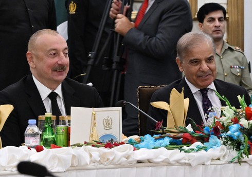 Pakistanın Baş nazirinin adından Azərbaycan Prezidentinin şərəfinə rəsmi nahar verilib Pakistanın Baş nazirinin adından Azərbaycan Prezidentinin şərəfinə rəsmi nahar verilib