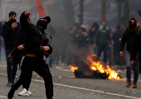 Parisdə pensiya islahatlarına qarşı etirazlar zamanı iğtişaşlar başlayıb