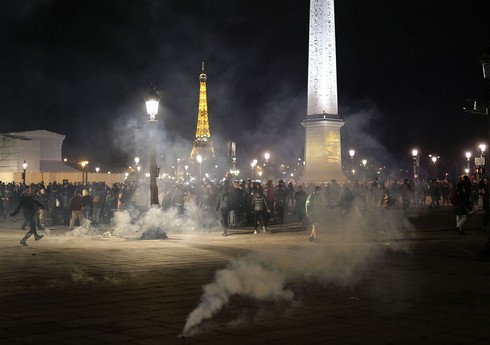 Parisdə pensiya islahatına qarşı aksiyalarda 217 etirazçı saxlanılıb