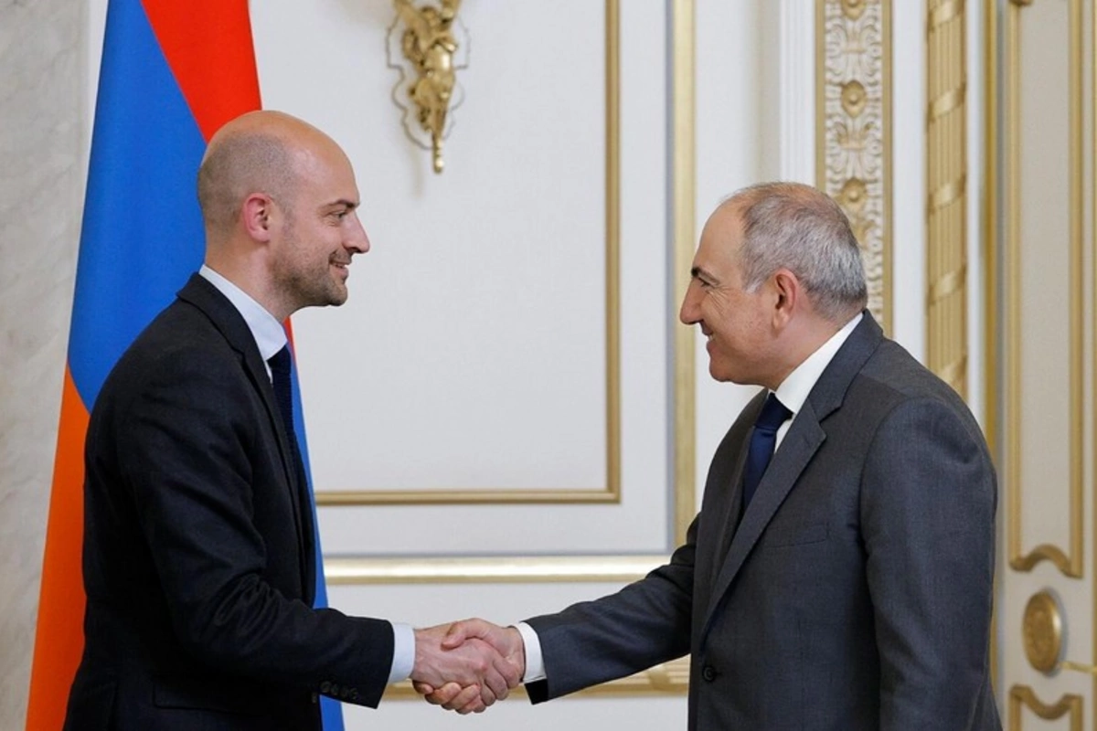 Paşinyan Fransa XİN başçısı ilə Azərbaycanla sülh prosesini müzakirə edib