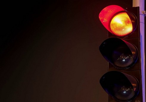 Paytaxtda iki avtomobil toqquşub, xəsarət alan var