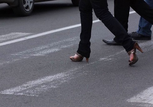 Paytaxtda piyadanı avtomobil vurub