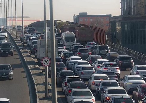 Paytaxtda təmir işləri ilə bağlı “Koroğlu” metrostansiyası istiqamətində sıxlıq yaranıb
