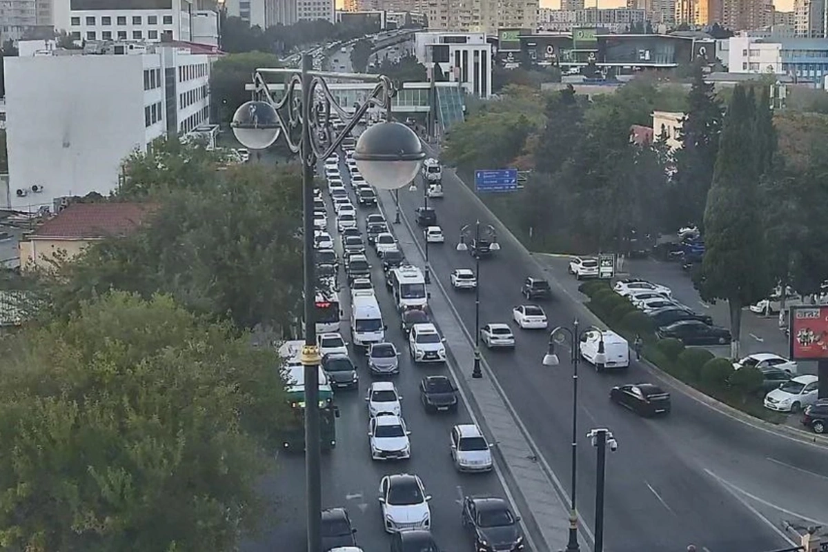 Paytaxtın bir sıra yollarında sıxlıq var