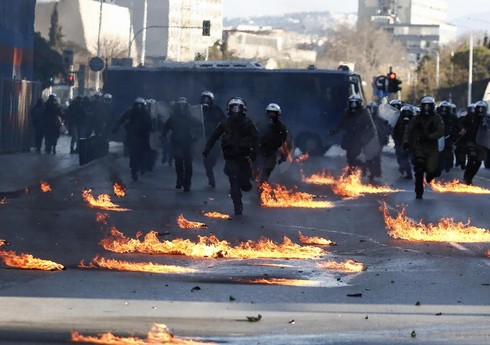 Peruda etirazçılar polisi öz avtomobilində diri-diri yandırıb