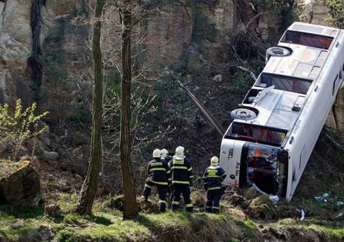 Peruda mikroavtobus qəzaya uğrayıb, 10 nəfər ölüb