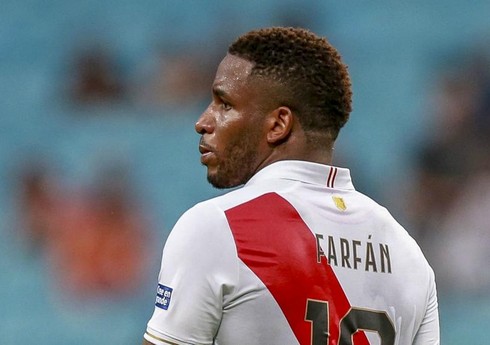 Perulu məşhur futbolçu karyerasını başa vurub