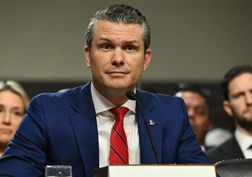 Pit Heqset Pentaqonun rəhbəri vəzifəsinə başlayıb