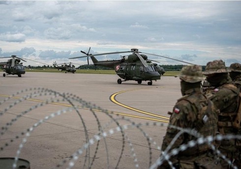 Polşa Belarusla sərhədə döyüş helikopterləri yerləşdirib