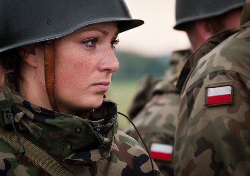 Polşa ordusu sıralarına 13 min nəfərdən çox könüllü cəlb edib