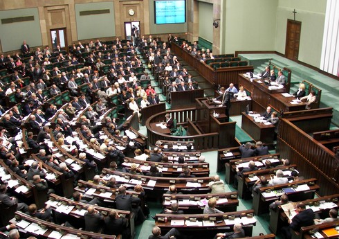 Polşa Seymi Aİ-ni Rusiya vətəndaşlarına viza verilməsini dayandırmağa çağırıb