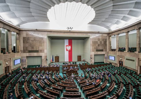 Polşa Seymi Mateuş Moravetski hökumətinə etimadsızlıq votumu qəbul edib