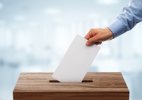 Polşada parlament seçkiləri və referendum başa çatıb Polşada parlament seçkiləri və referendum başa çatıb