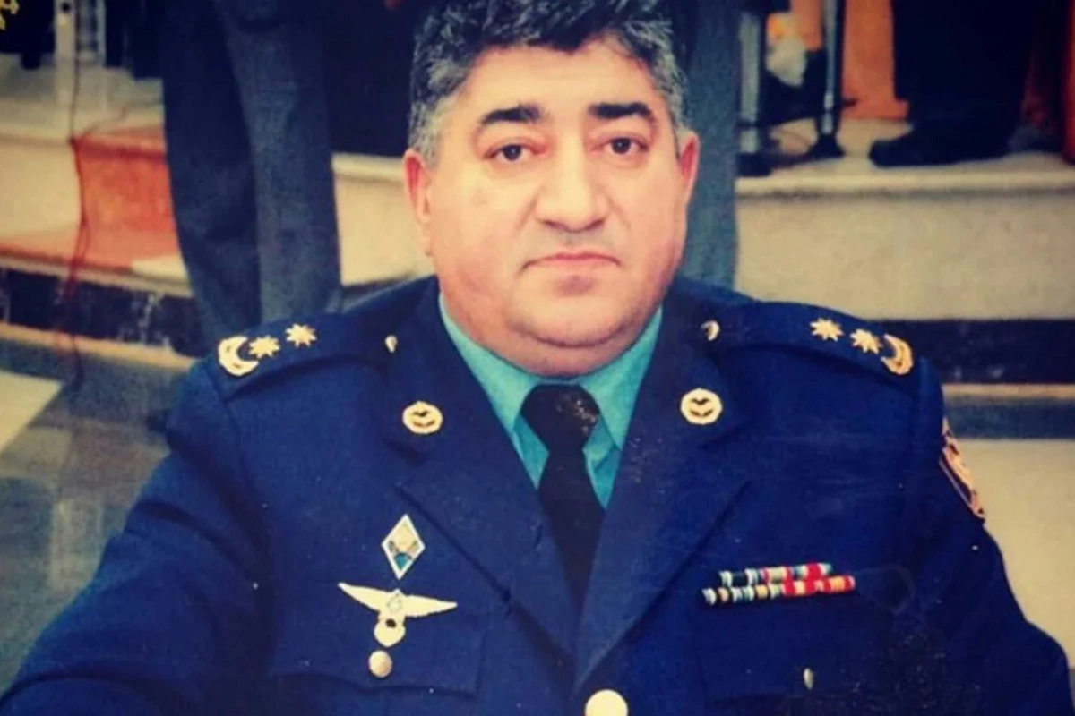 Polkovnik-leytenantın ölümünün təfərrüatı: Restoranda yıxılıb, başı betona dəyib