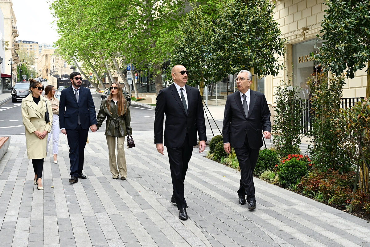 Prezident İlham Əliyev Bakının İslam Səfərli küçəsinin yenidənqurmadan sonra açılışında iştirak edib