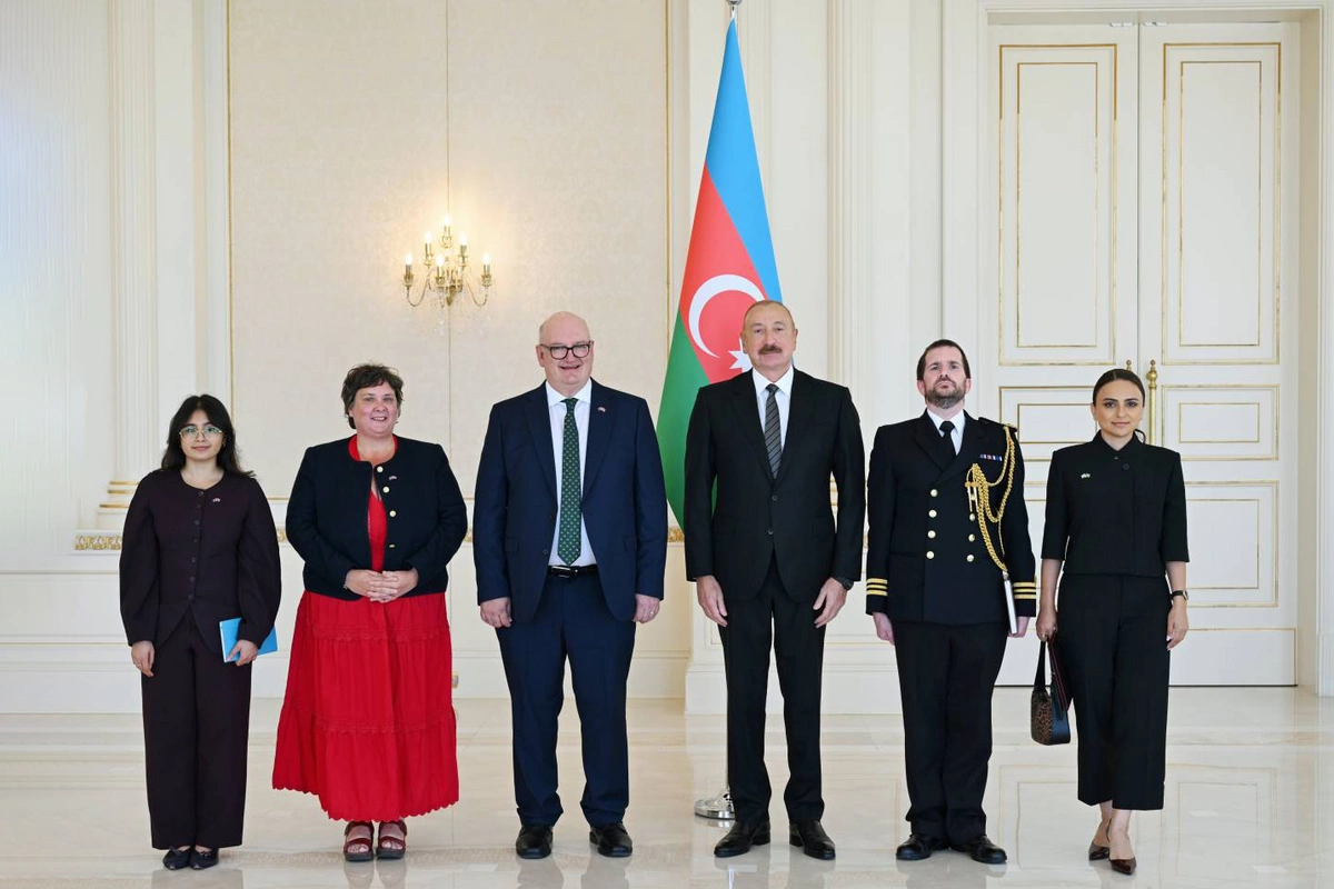 Prezident İlham Əliyev Böyük Britaniyanın Azərbaycanda yeni təyin olunmuş səfirinin etimadnaməsini qəbul edib