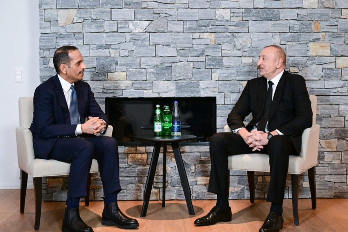 Prezident İlham Əliyev Davosda Qətərin Baş naziri və xarici işlər naziri ilə görüşüb