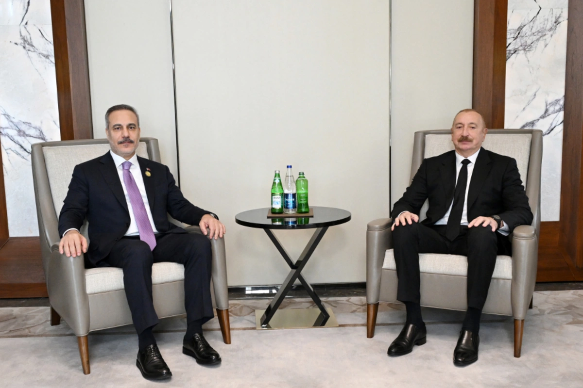 Prezident İlham Əliyev Türkiyənin xarici işlər nazirini qəbul edib