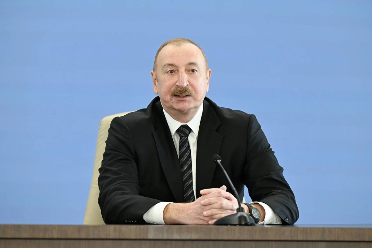 Prezident İlham Əliyev və Kambocanın Baş naziri mətbuata bəyanatlarla çıxış edirlər