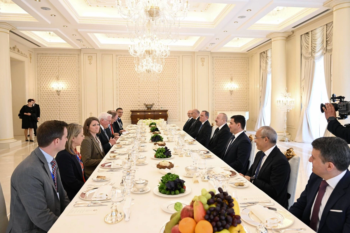 Prezident İlham Əliyevin adından Almaniya Prezidentinin şərəfinə rəsmi nahar verilib Prezident İlham Əliyevin adından Almaniya Prezidentinin şərəfinə rəsmi nahar verilib