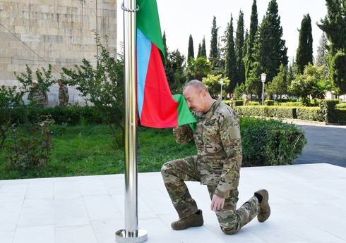 Prezident İlham Əliyev Ağdərə şəhərində Dövlət Bayrağını ucaldıb