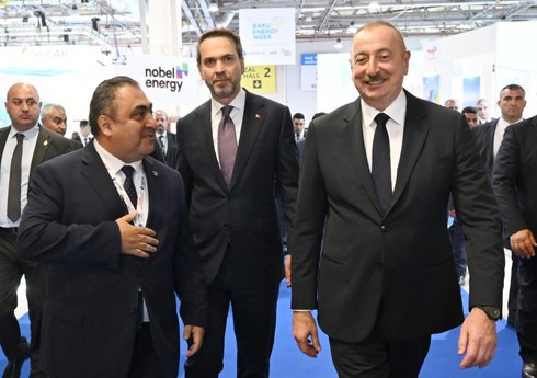 Prezident İlham Əliyevə “Caspian Energy” jurnalı təqdim edilib