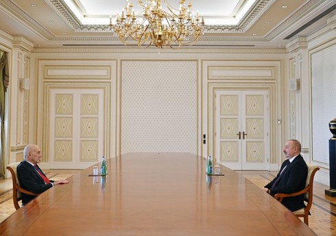 Prezident İlham Əliyev İsrailin sabiq Baş nazirini qəbul edib