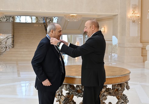 Prezident İlham Əliyev Xalq artisti Rasim Balayevə “İstiqlal” ordenini təqdim edib - YENİLƏNİB