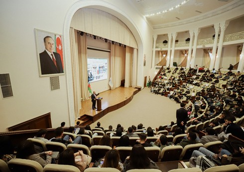 Prezident seçkilərində ilk dəfə səs verəcək gənclər üçün seminarlar davam edir