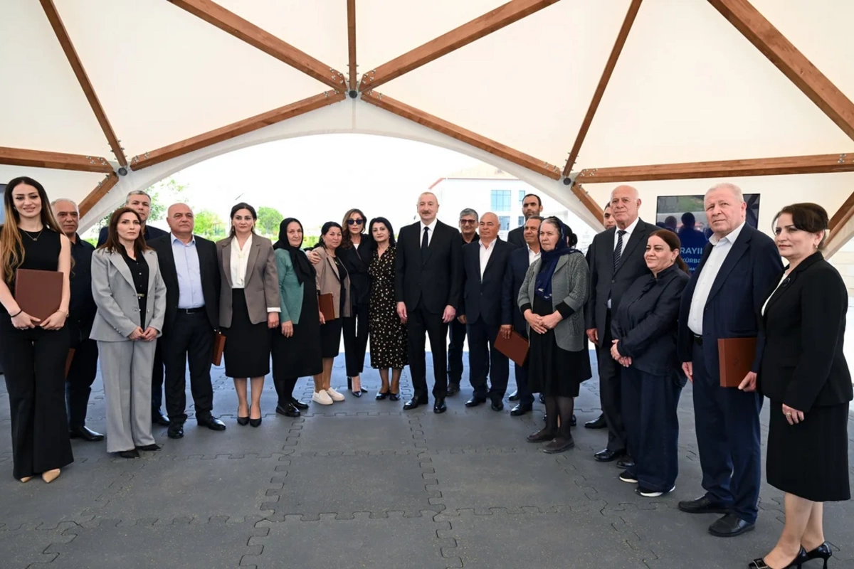 Prezident və birinci xanım Cəbrayıl rayonunun Şükürbəyli kəndinə köçən sakinlərlə görüşüblər