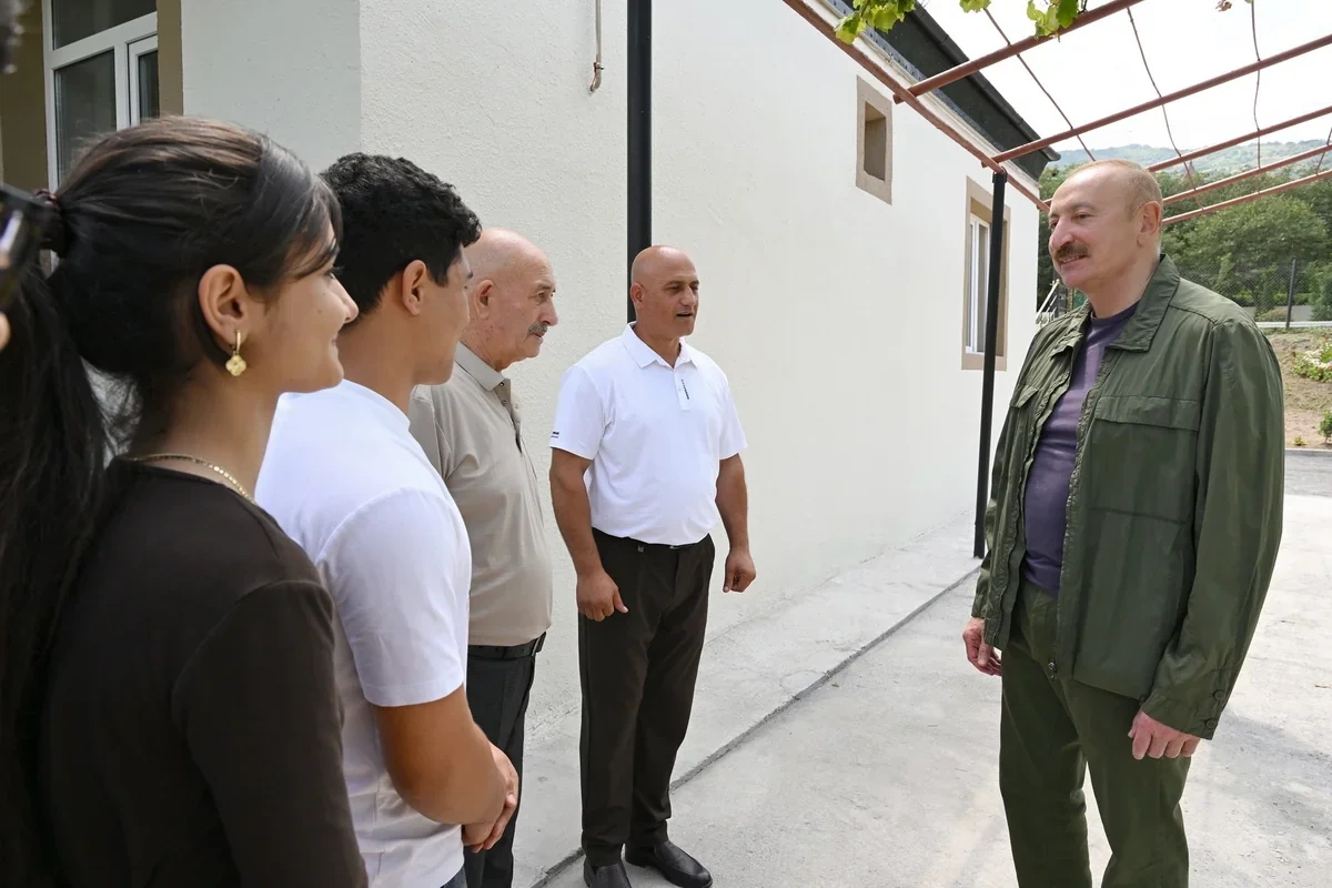 Prezidentin sosial şəbəkə hesablarında Quzeyxırman və Güneyxırman kəndlərində sakinlərlə görüşlə bağlı paylaşım olunub