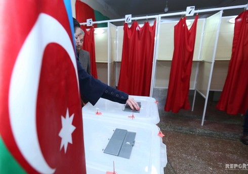 Prezidentliyə namizədliyinin irəli sürülməsi təsdiqlənən daha 2 şəxsin imza vərəqələri MSK-ya təqdim olunub - YENİLƏNİB