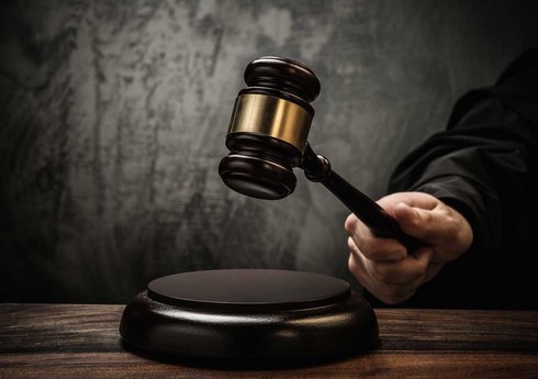 Prokuror fotoşəkillərini yaymaqla tanışlarını şantaj edən ər-arvada 16 il həbs cəzası istəyib