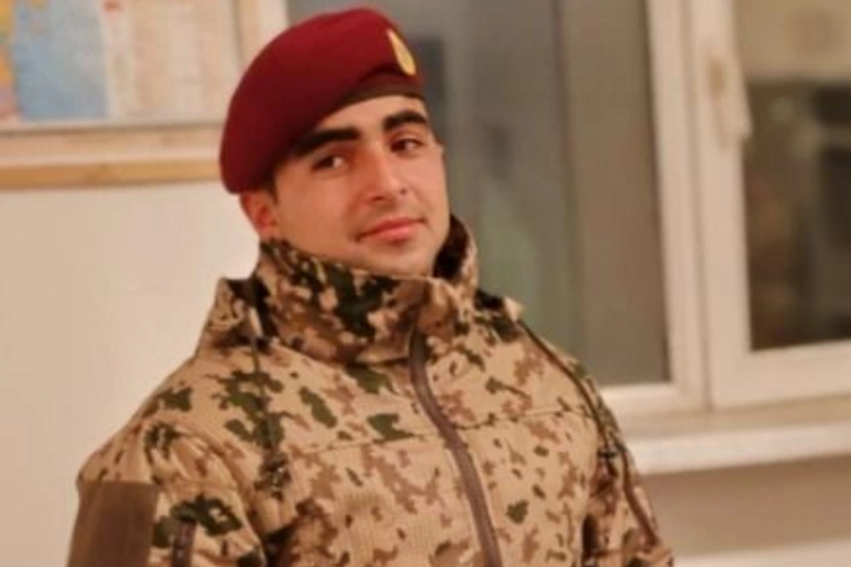 Prokuror sələmə pul götürdüyü şəxsi öldürən hərbçiyə ağır cəza istədi