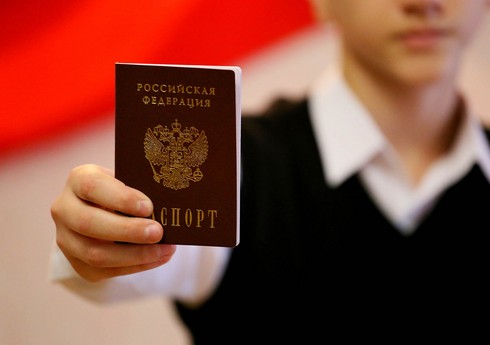 Putin üç ölkə sakinləri üçün Rusiya vətəndaşlığına qəbulu sadələşdirib Putin üç ölkə sakinləri üçün Rusiya vətəndaşlığına qəbulu sadələşdirib