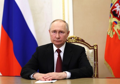 Putin Türkmənistana gedib