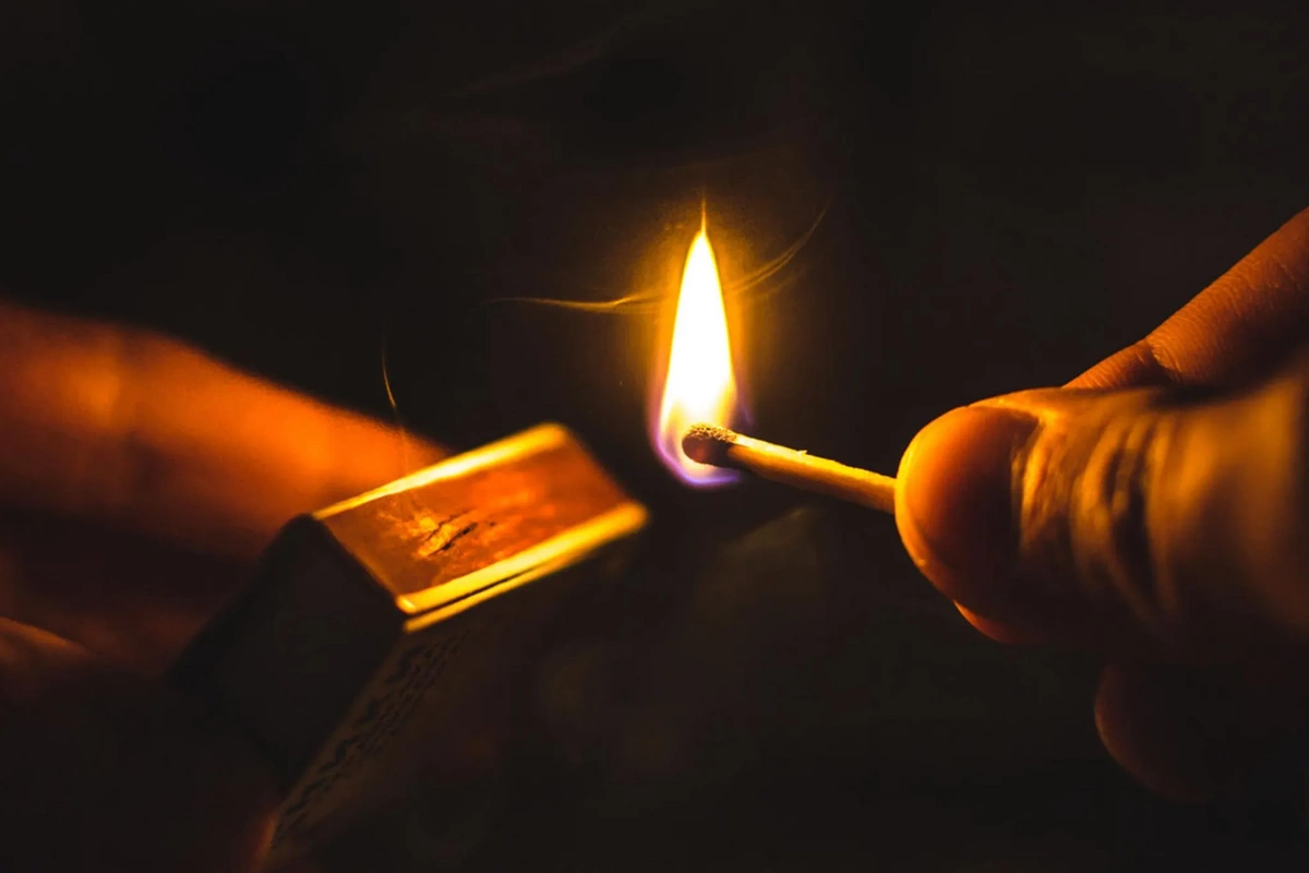 Qadının üzərinə benzin töküb yandıran sevgilisi: 