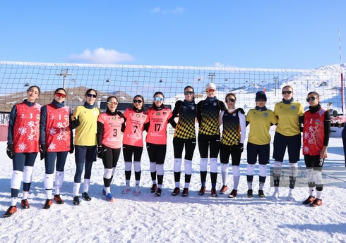 Qar voleybolu üzrə Azərbaycan çempionatının ilk günündə 8 oyun keçirilib