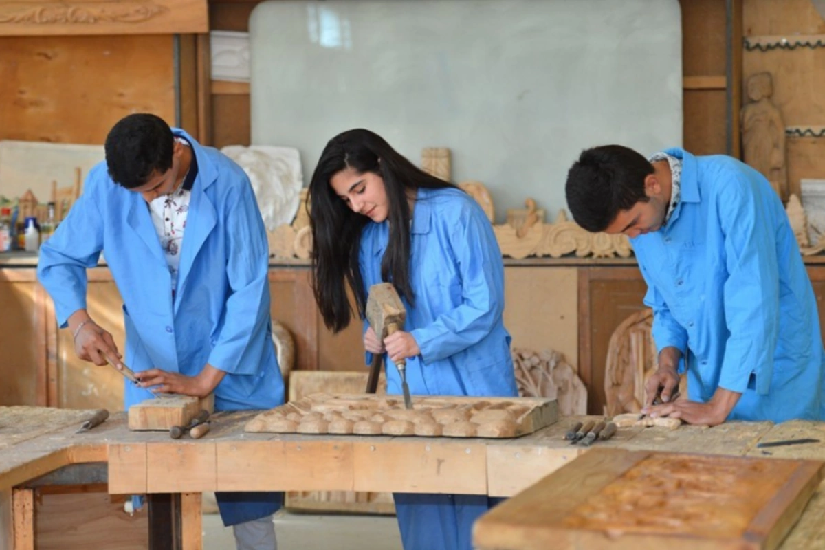 Qarabağdakı peşə məktəblərində oxuyanların təhsil haqqını dövlət ödəyəcək