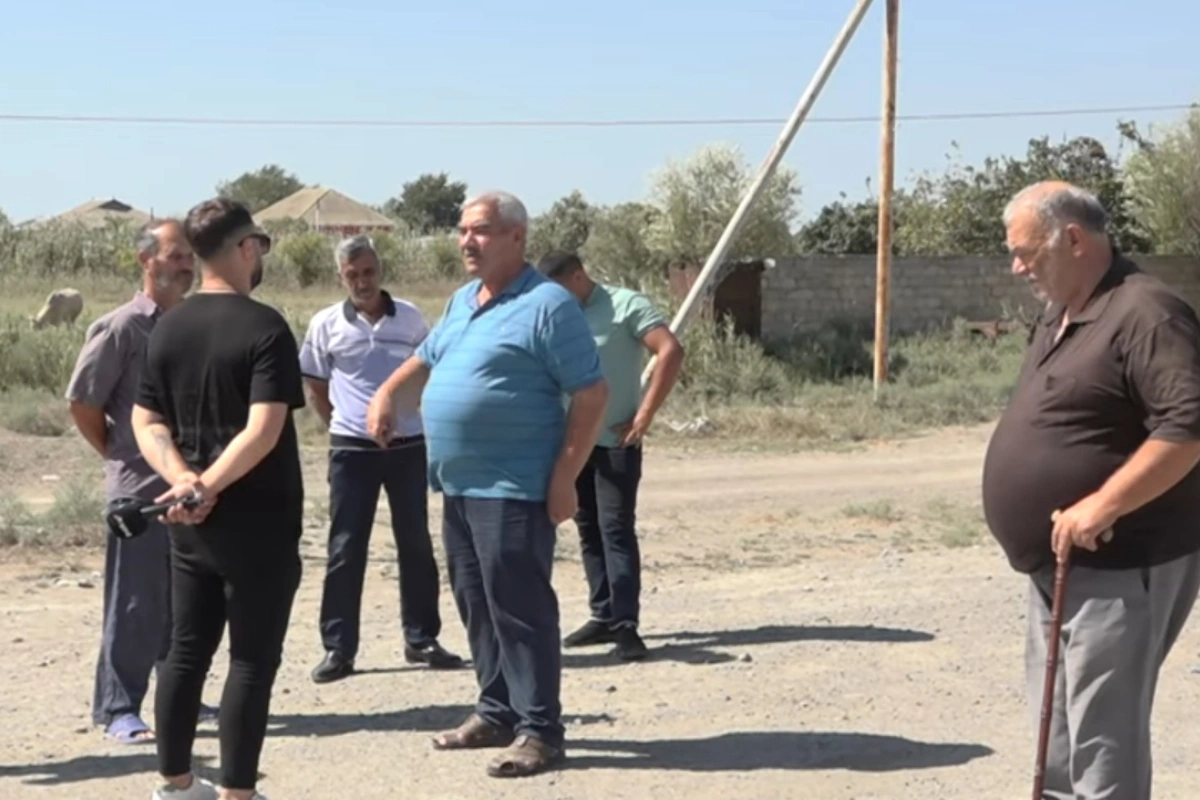 Qaraqaşlı kəndinin sakinləri: 