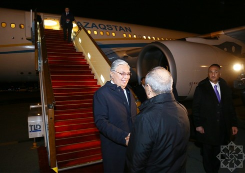Qazaxıstan Prezidenti Kasım-Jomart Tokayevin Azərbaycana işgüzar səfəri başlayıb - FOTO