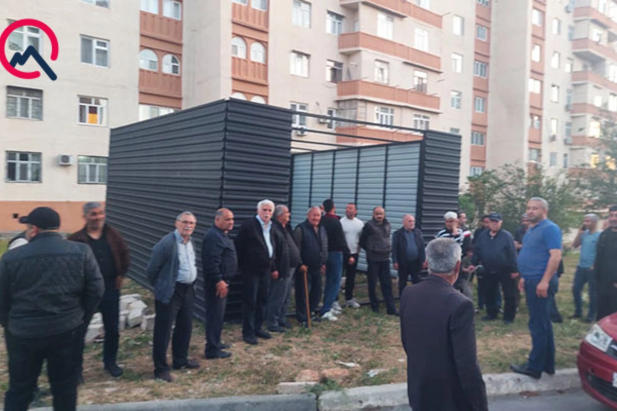 Qazilər sakinlərin həyətində qanunsuz 