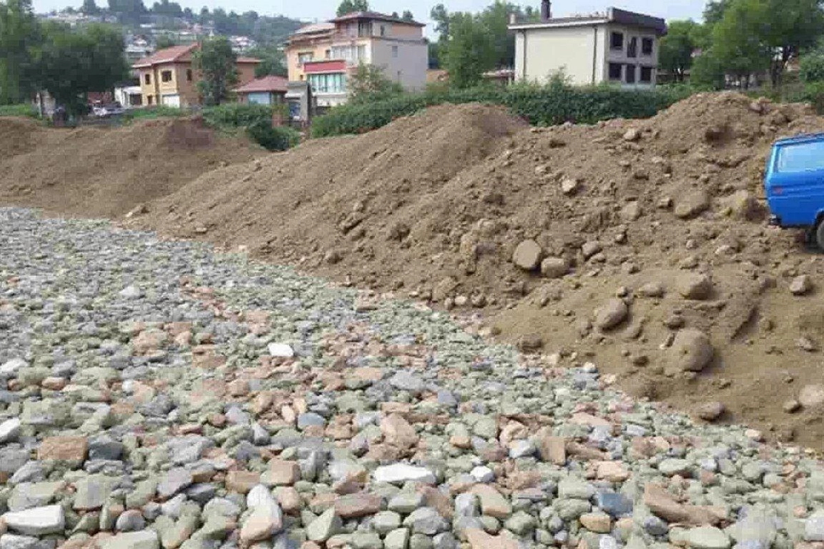 Qobuda sürüşmə baş verib