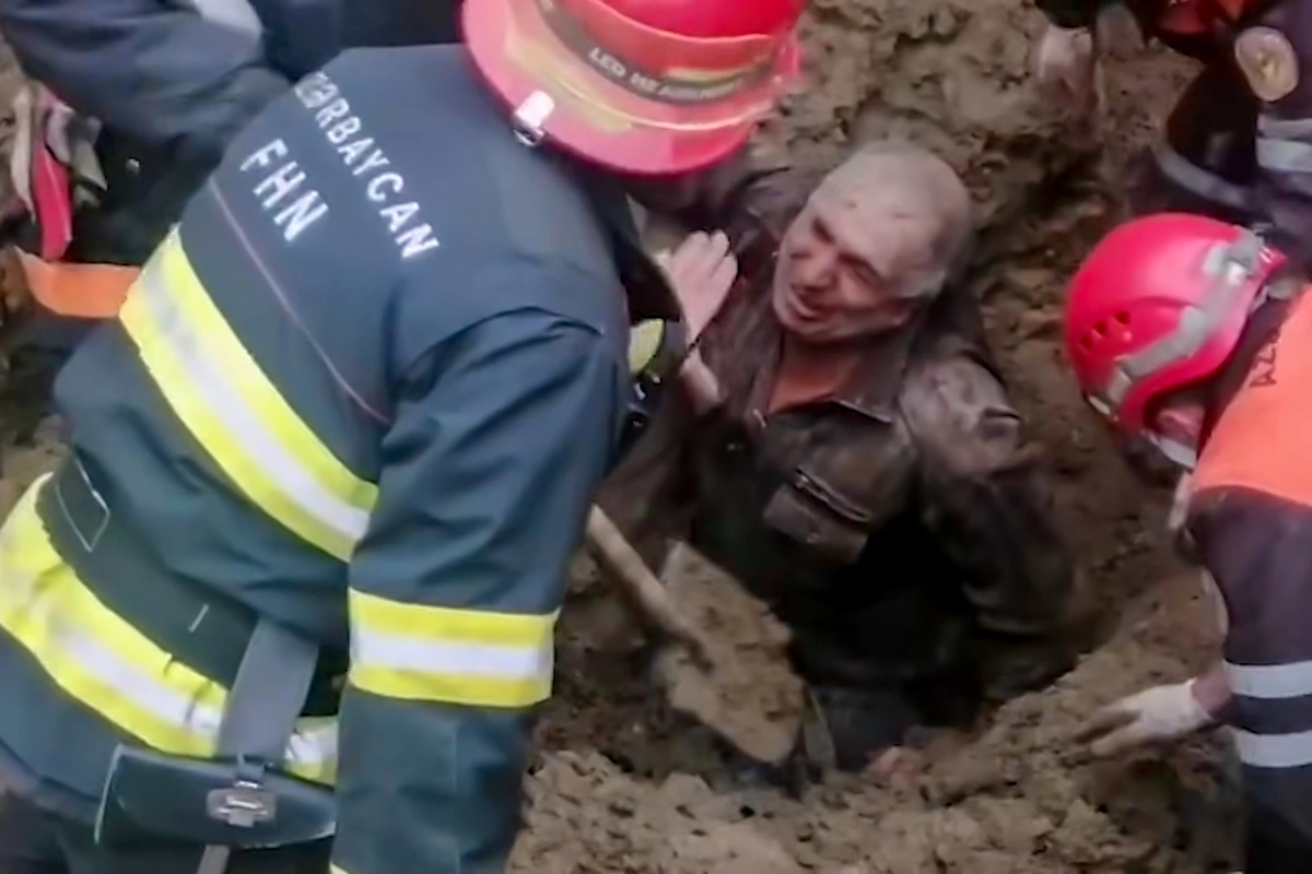 Qobustanda iki nəfər torpaq altında qalıb