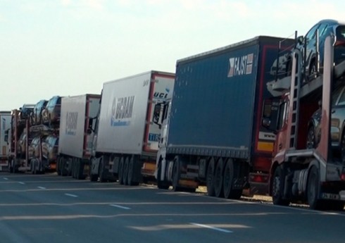 “Qırmızı Körpü” gömrük postunda gözləyən avtomobillərin sayı açıqlanıb