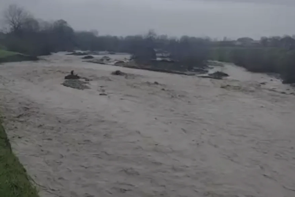 Quba və Qusar ərazisindən axan bəzi çaylardan sel keçir, Dövlət Xidməti müvafiq tədbirlər görür