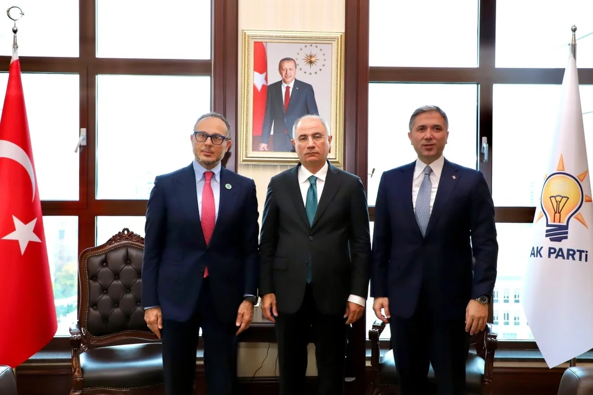 Ramil Həsən AK Parti rəsmisi ilə Azərbaycan-Türkiyə münasibətlərini müzakirə edib Ramil Həsən AK Parti rəsmisi ilə Azərbaycan-Türkiyə münasibətlərini müzakirə edib